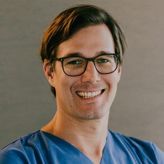 31.07.2018. Priv.-Doz. Dr. Veit zertifizierter Plastischer Gesichtschirurg